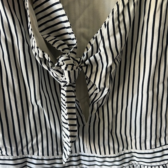 🛍️Abercrombie & Fitch Striped Tie Front Romper Size Small - Picture 3 of 8